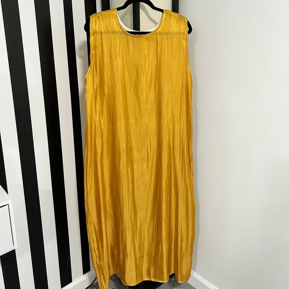 Elegant Yellow/Gold Three Piece Abaya set - Picture 3 of 6